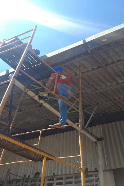 Instalalação de manta térmica em telhado
