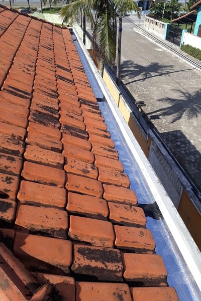 Instalalação de manta térmica em telhado