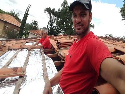Instalalação de manta térmica em telhado