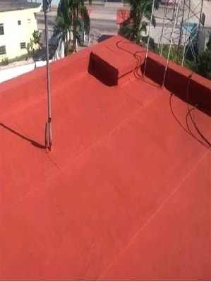 Instalação de rufos em telhado